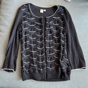 Grey and White Scalloped Cardigan - Anthropologie - Size Medium